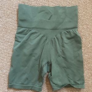 TALA dusty green zinnia short